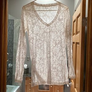 EXPRESS women’s white laced v neck long sleeved shirt in size large